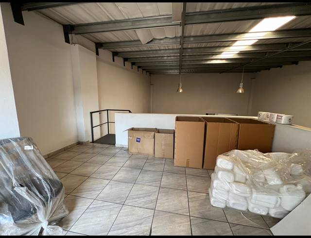 180M² WAREHOUSE TO LET IN COSMO BUSINESS PARK